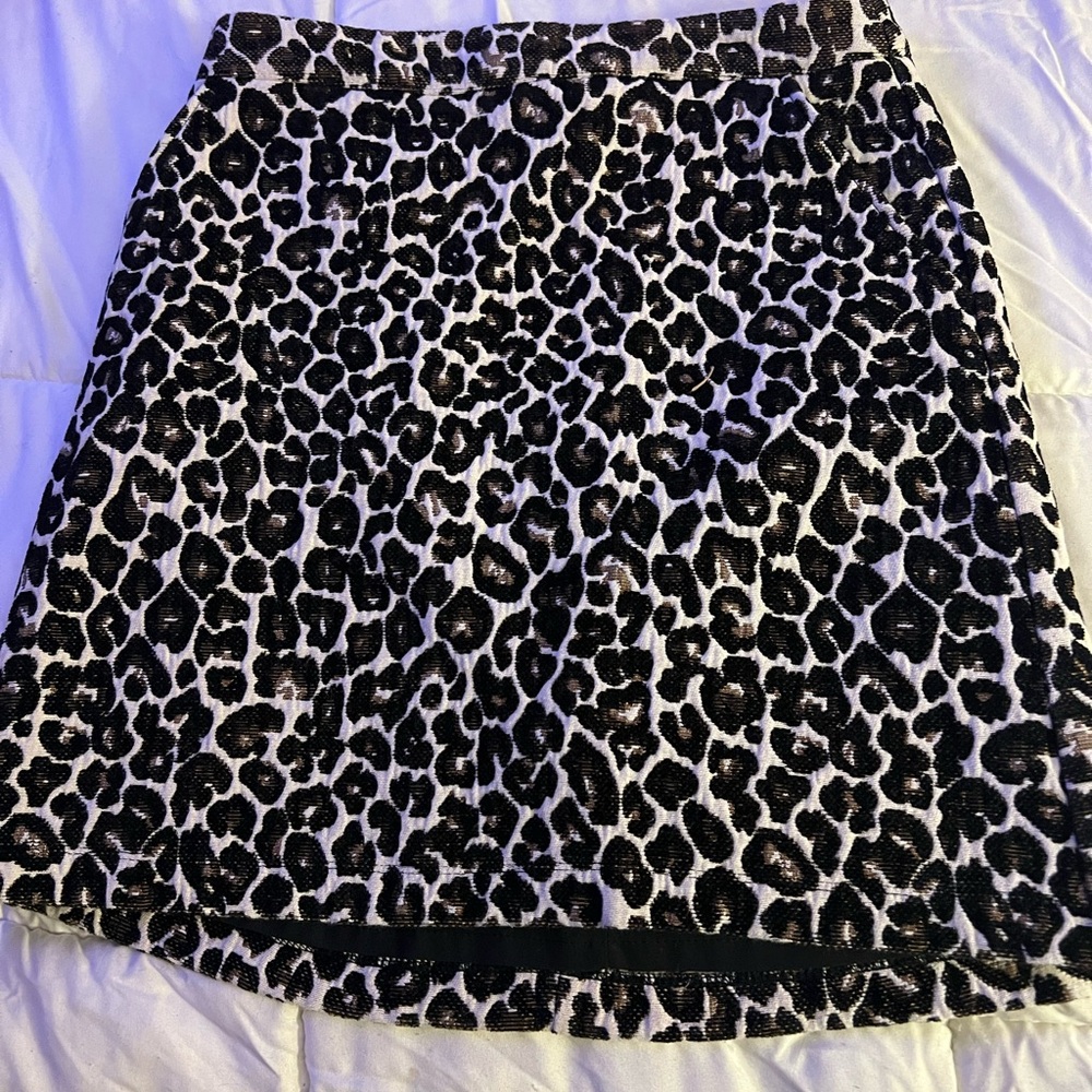 Beautiful leaperd print skit brand is sanctuary size medium